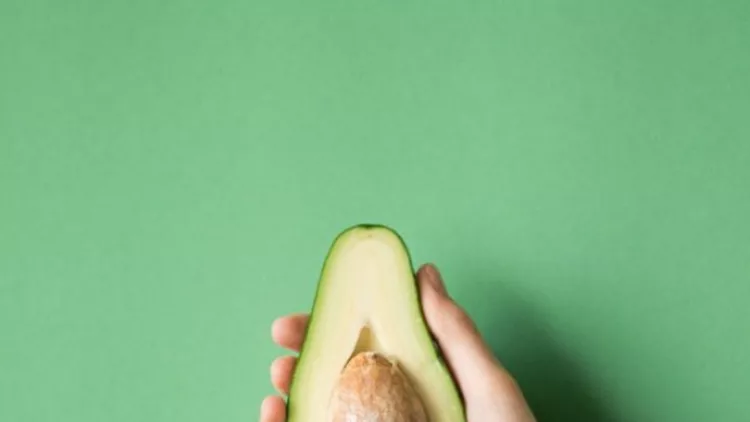 Τροφές με καλά λιπαρά και έλαια για αδυνάτισμα, ενέργεια, υγεία: Αμύγδαλα ή αβοκάντο; Τι σου δίνει κάθε ένα