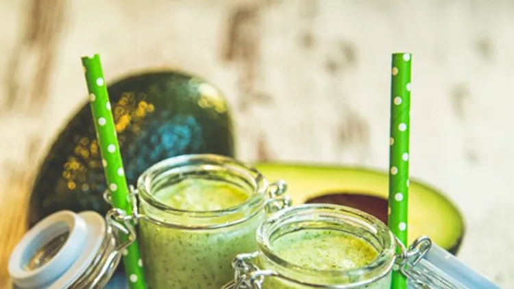 Smoothie με αβοκάντο και πράσινο τσάι για δυνατό ανοσοποιητικό