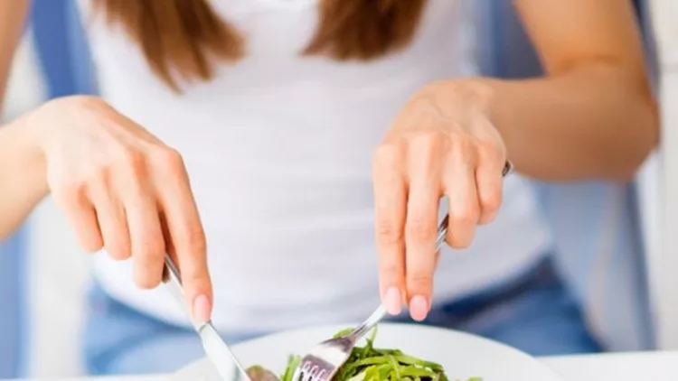 Μόλις έφαγες και πεινάς πάλι; Ποια είναι τα λάθη που κάνεις και πώς τα τα αντιμετωπίσεις