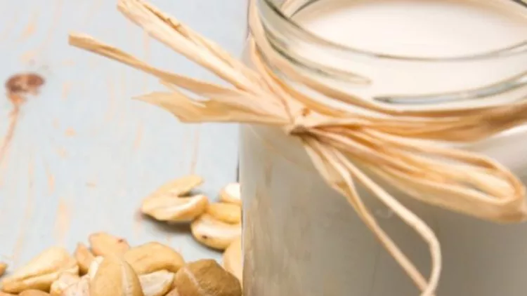 Πώς να φτιάξω γάλα από κάσιους; Η πανεύκολη vegan συνταγή για να αντικαταστήσεις το γάλα