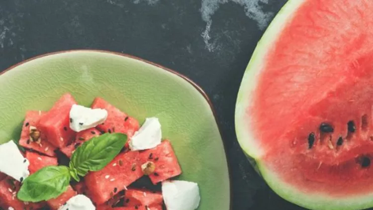 5 ιδέες για να φας τα καλοκαιρινά φρούτα με διαφορετικό (και αλμυρό) τρόπο