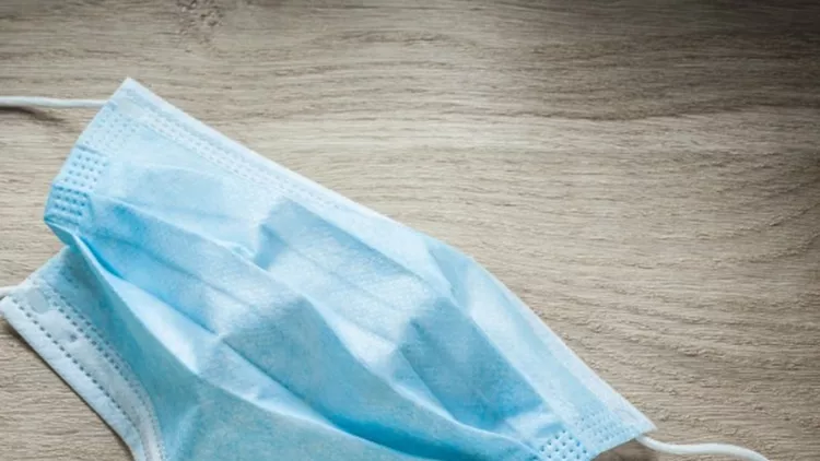 Ποια μάσκα εξασφαλίζει μεγαλύτερη προστασία από τον κορονοϊό; Ο πνευμονολόγος απαντά