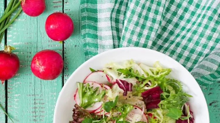 10 δροσερές σαλάτες διαίτης ιδανικές για το καλοκαιρινό μεσημεριανό