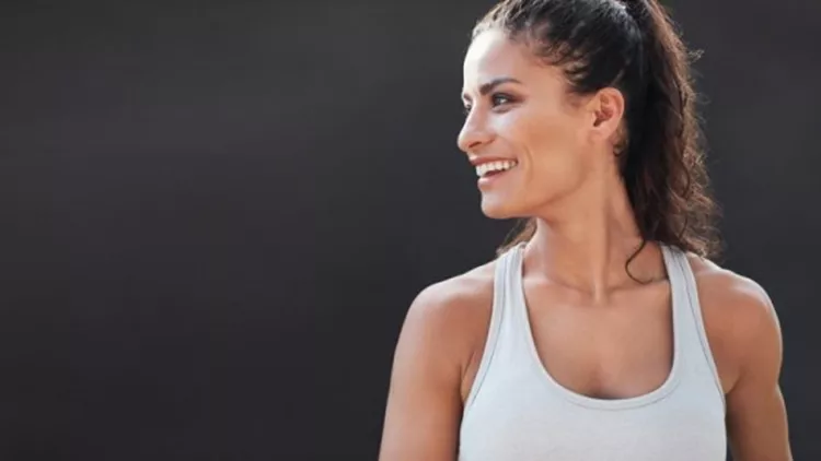 Πώς θα κάνεις ασκήσεις για κοιλιά αν έχεις αυχενικό σύνδρομο; Η trainer Τάνια Γρεβενιώτη δείχνει πώς θα γυμνάσεις τους κοιλιακούς