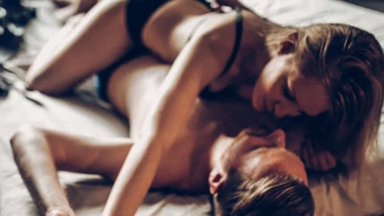 Πώς ετοιμάζονται οι γυναίκες πριν το σεξ με νέο σύντροφο; (τα 8 πράγματα που κάνουμε πάντα)