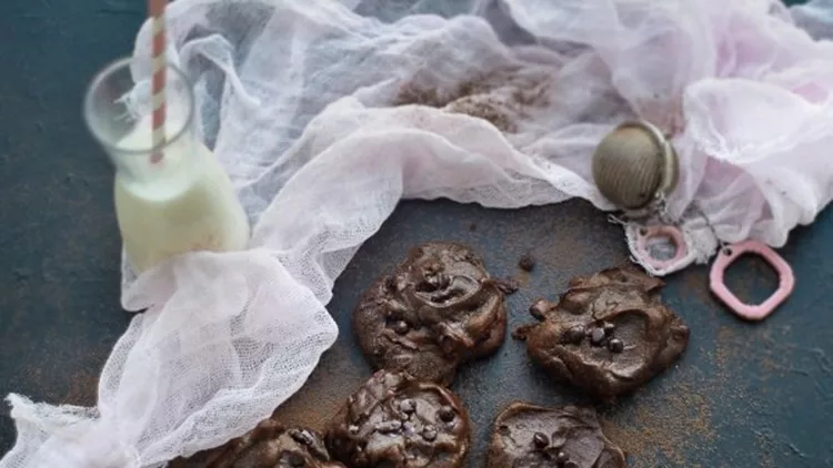 Μπισκότα σοκολάτας με αβοκάντο, χωρίς βούτυρο, χωρίς αλεύρι και ελάχιστη ζάχαρη