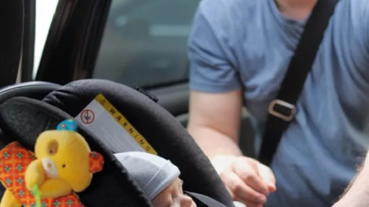 Τα λάθη που κάνουν οι γονείς όταν τοποθετούν τα παιδιά στο αυτοκίνητο