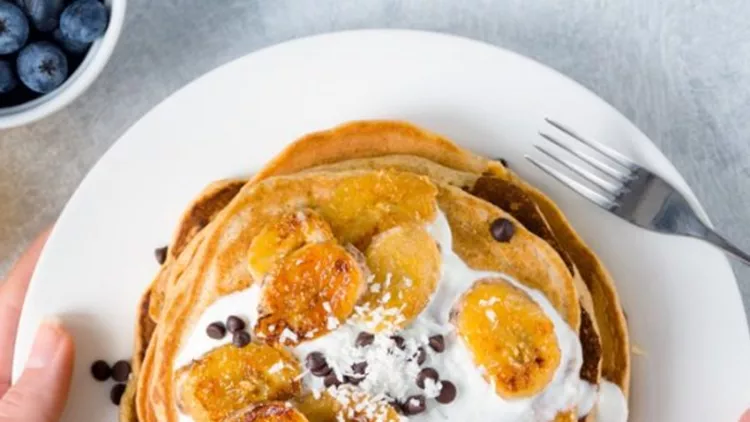 Τι να φάω για πρωινό; Συνταγή για υγιεινά pancakes από την Έλενα Παπαβασιλείου