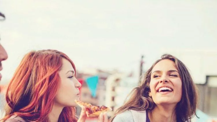 Πώς να τρώω και να μην παχαίνω το σαββατοκύριακο; Τι να φας στο σινεμά, το brunch και όχι μόνο