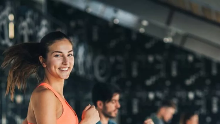 Σε 30 λεπτά: To αερόβιο πρόγραμμα στο διάδρομο για σύσφιγξη (και η απαραίτητη διάταση στο τέλος)