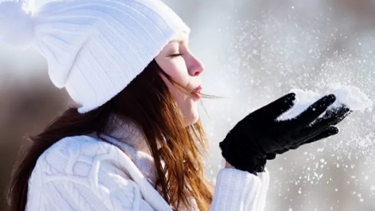 Έχει κρύο: Να οι 7 μύθοι για την υγεία μας το χειμώνα (ναι, είναι καλύτερα να είσαι έξω!)