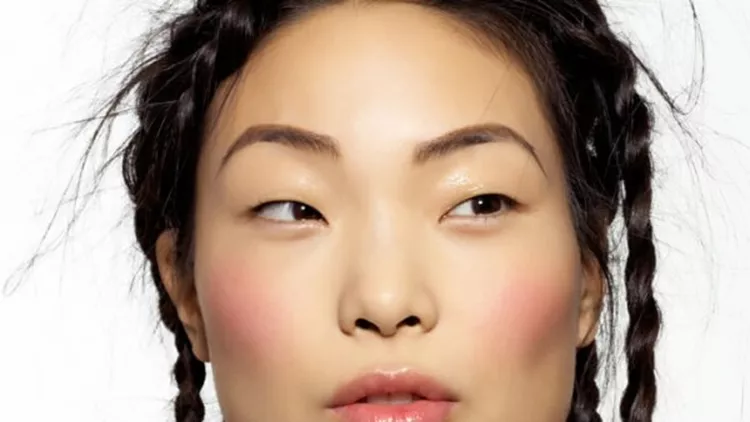 4 μυστικά ομορφιάς από την Κορέα για μακιγιάζ και περιποίηση