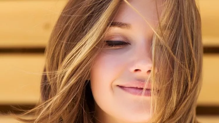 Φτιάξε μόνη σου μάσκα για φριζαρισμένα μαλλιά