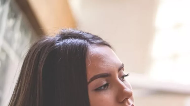 Το πιο hot βίντεο για ίσιωμα μαλλιών στο σπίτι (όπως στο κομμωτήριο!)