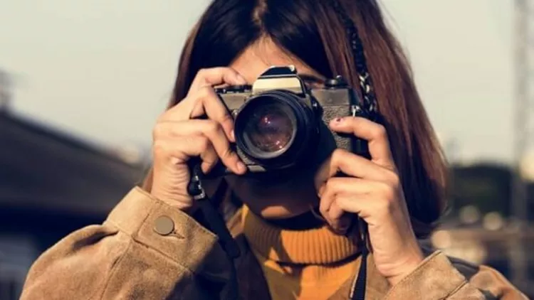 Θέλεις φωτογένεια; Να τι να κάνεις με τα χέρια σου όταν σε φωτογραφίζουν