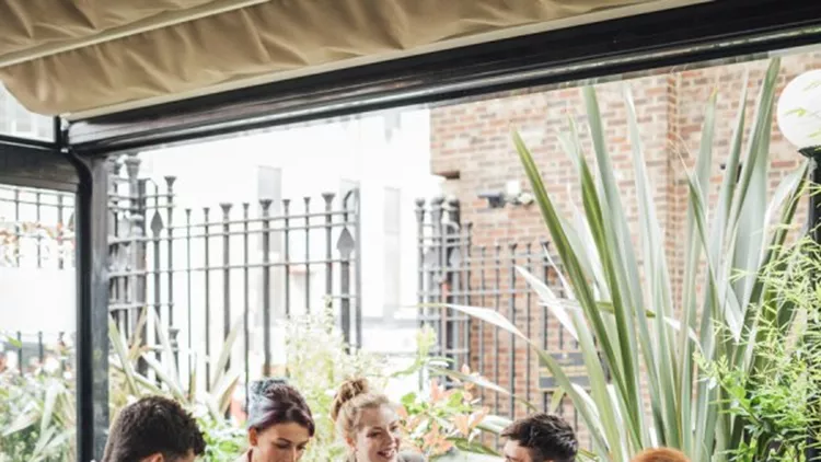 Πώς να πιάσεις κουβέντα εύκολα με οποιονδήποτε