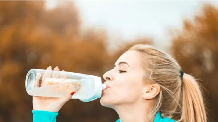 8 λόγοι να πίνεις πολύ νερό (και το χειμώνα)