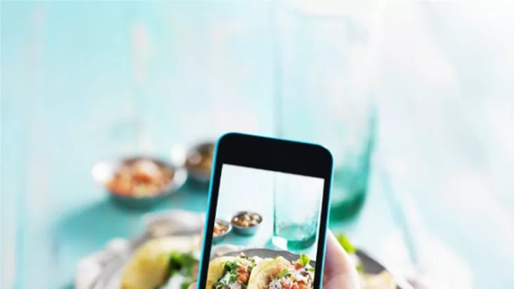 Μήπως τρώμε παραπάνω και φταίει το Instagram γι’ αυτό; Ποια είναι η σωστή μερίδα φαγητού;