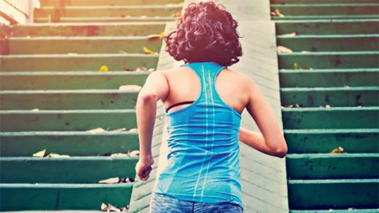 Τρέξιμο ή περπάτημα; Δες ποιο να προτιμήσουμε για αντοχή, κάψιμο λίπους ή καλή υγεία