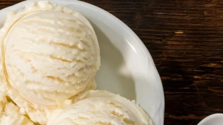 Φτιάξε σπιτικό παγωτό βανίλια με λίγες θερμίδες