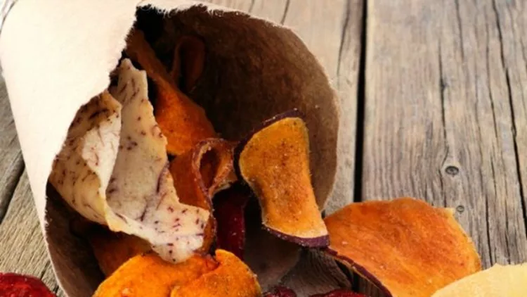 Ιδέες για vegan σνακ: 8 αλμυρές και γρήγορες επιλογές αν δεν τρως ζωικά προϊόντα