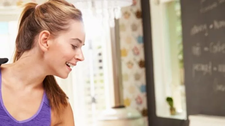 7 τροφές που επιλέγουν οι fitness experts μετά τη γυμναστική (τυρί cottage, σολομό, σοκολάτα και…)