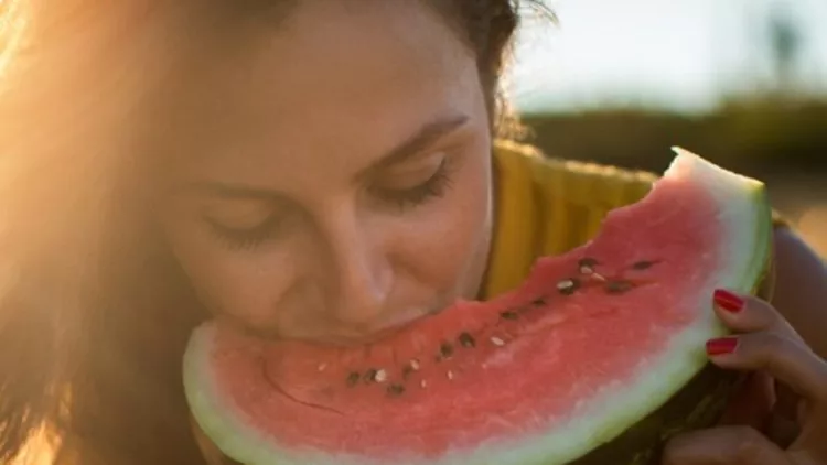 Τροφές με βιταμίνη Α: Οι καλύτερες πηγές με τη βιταμίνη για μαύρισμα