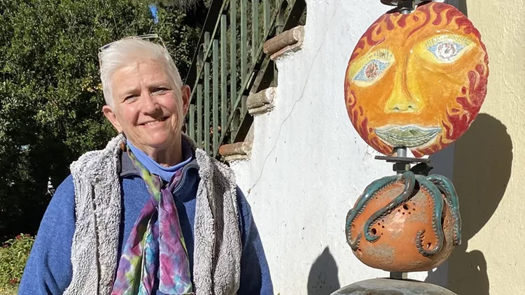 '50 χρόνια κεραμίστρια' | Η αναδρομική έκθεση με το έργο της Christine Willis