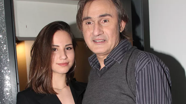 Άκης Σακελλαρίου - Σμαράγδα Σακελλαρίου