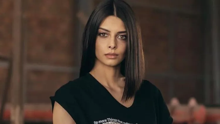 Άννα Μπεζάν