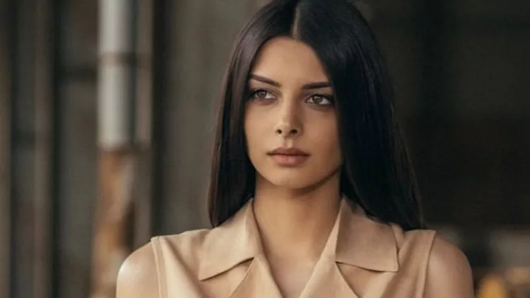 Άννα Μπεζάν