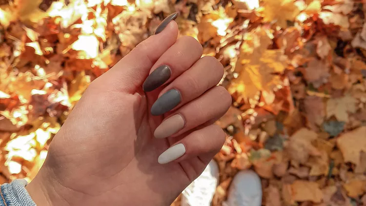 nails