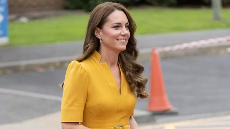 Η Kate Middleton σού δείχνει τον πιο κομψό τρόπο να φορέσεις την απόχρωση της σεζόν