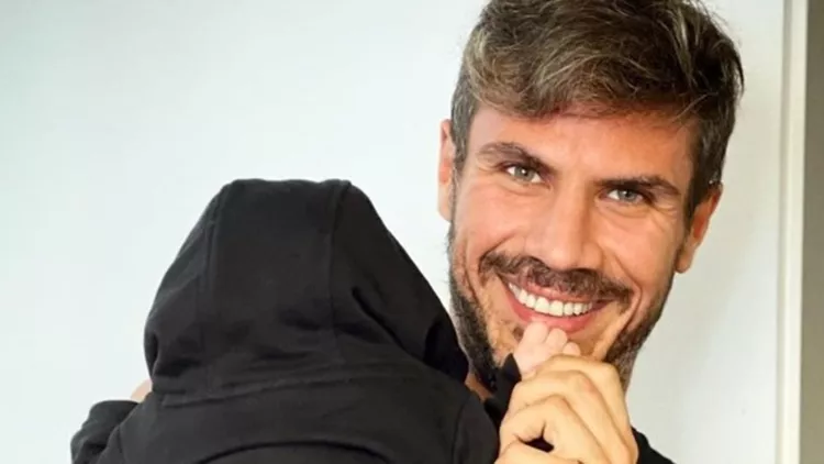 Άκης Πετρετζίκης