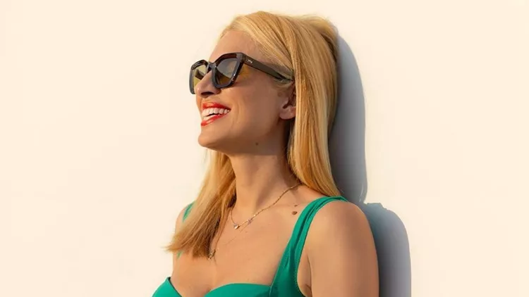 Η Μαρία Ηλιάκη προτείνει τον πιο stylish τρόπο για να φορέσεις ένα ριγέ top