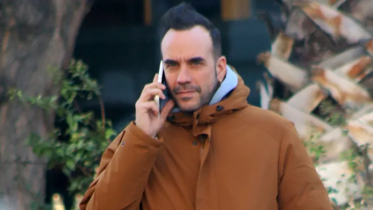 Ο Πάνος Μουζουράκης παντρεύεται στην Αίγινα - Αυτή είναι η αναγγελία του γάμου του