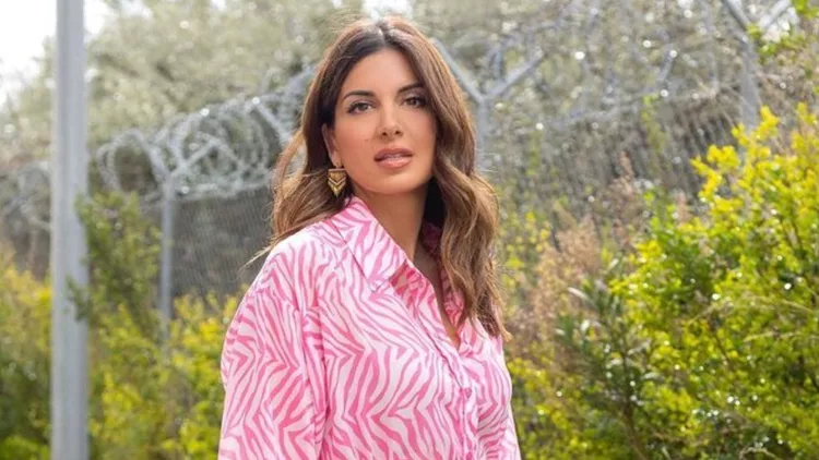 Η Σταματίνα Τσιμτσιλή συνδύασε δύο τάσεις της σεζόν και δημιούργησε ένα απόλυτα girly σύνολο