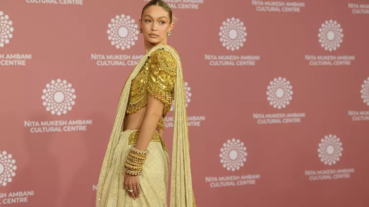 To Hollywood πήγε Bollywood | Οι glam εμφανίσεις των σταρ που βρέθηκαν σε εγκαίνια στη Βομβάη