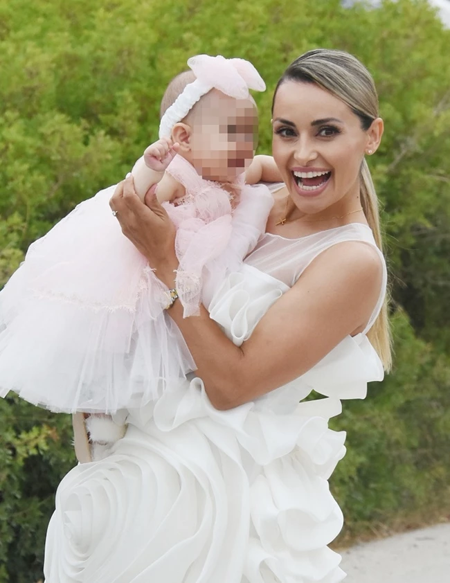 χτενίσματα για βάπτιση μαμά