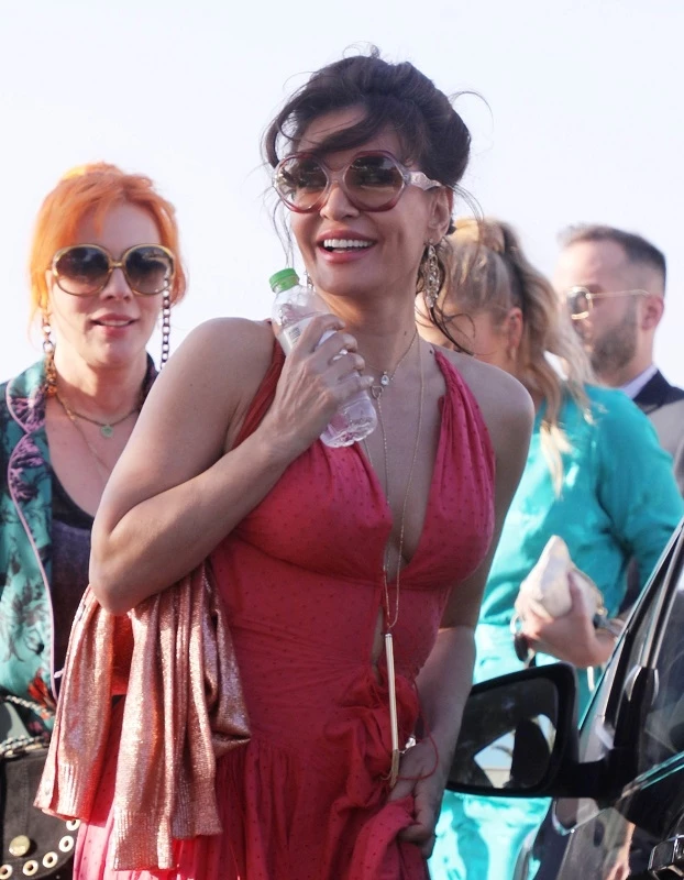 Xτένισμα για γάμο καλεσμένη