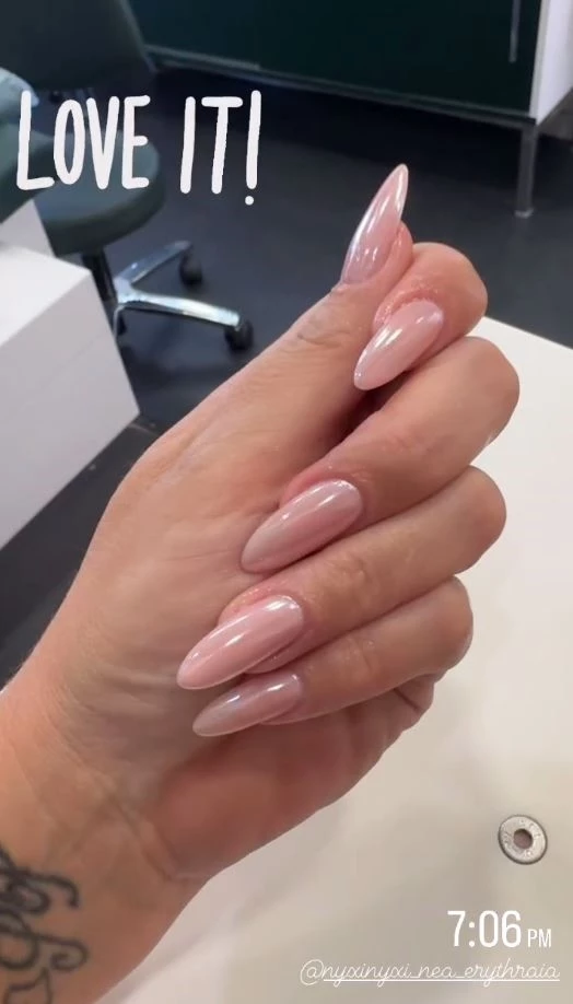 nails