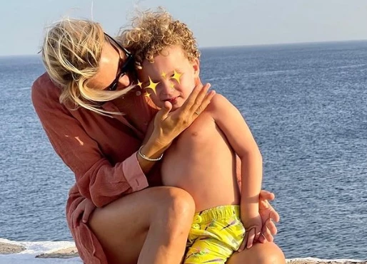 Βίκυ Καγιά – Ηλίας Κρασσάς | Ο γιος τους, Κάρολος, έγινε 4 – Οι τρυφερές φωτογραφίες με τη μητέρα του