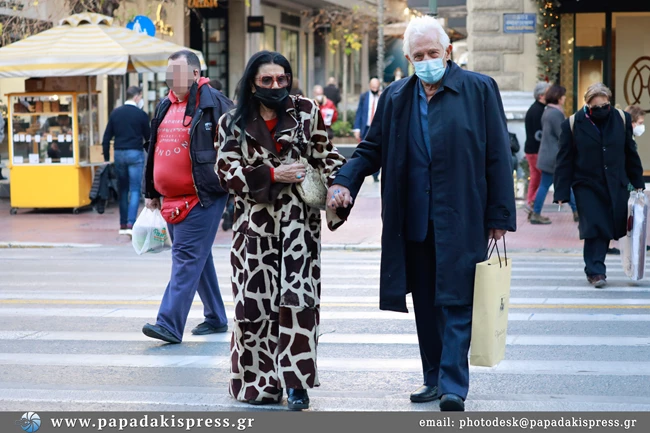 Ζωζώ Σαπουντζάκη | Σπάνιες φωτογραφίες χέρι-χέρι με τον σύντροφό της, Πύρρο Αναγνωστόπουλο