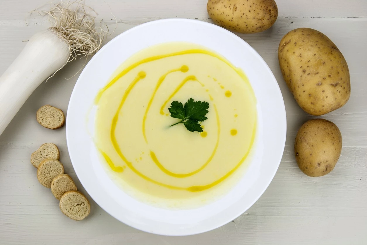 Συνταγή για πατατόσουπα βελουτέ με γιαούρτι