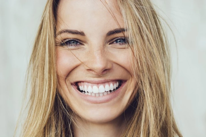 Πώς θα αποκτήσεις λευκά δόντια; 3 πράγματα που δεν ήξερες!
