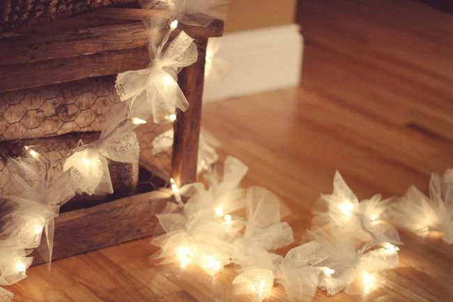 10 ευφάνταστοι τρόποι για να χρησιμοποιήσεις τα χριστουγεννιάτικα φωτάκια