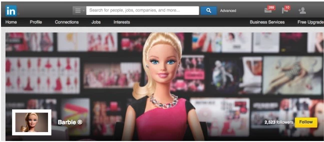 Barbie με καμπύλες, Ken χωρίς μαλλιά και Lego σε αναπηρικό καροτσάκι