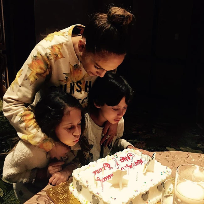 H Jennifer Lopez έκανε την πιο γλυκιά ανάρτηση για τα γενέθλια των παιδιών της!