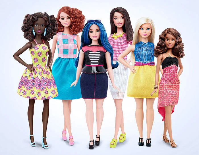 Barbie με καμπύλες, Ken χωρίς μαλλιά και Lego σε αναπηρικό καροτσάκι - εικόνα 3