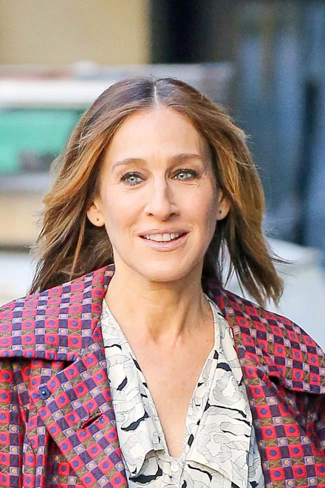 Sarah Jessica Parker spotted all stylish while walking through Bryant Park as filming HBO Pilot "Divorce" in New York City Pictured: Sarah Jessica Parker Ref: SPL1219858 020216 Picture by: Felipe Ramales / Splash News Splash News and Pictures Los Angeles: 310-821-2666 New York: 212-619-2666 London: 870-934-2666 photodesk@splashnews.com 